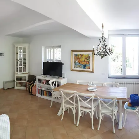Villa Little White House *