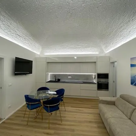 Apartment Little White House *