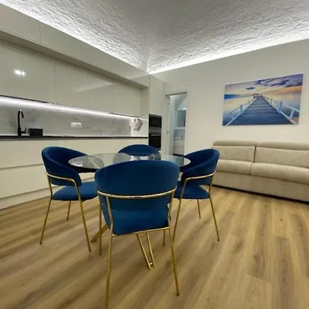 Apartment Little White House